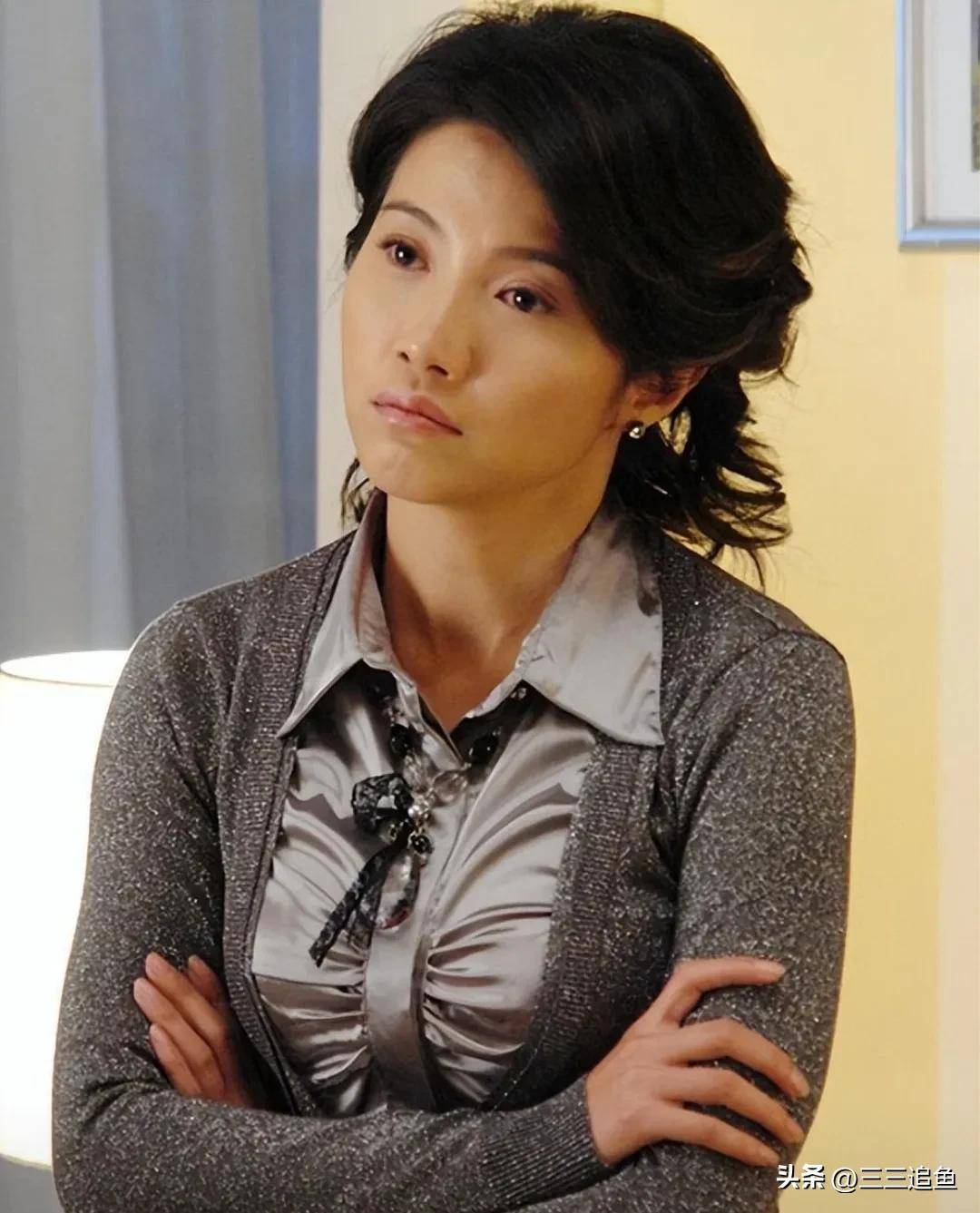 52岁颜丙燕身材丰腴,胸部饱满,珠圆玉润,地地道道的北京大妞