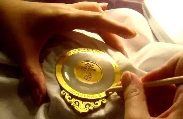 奥运金牌背后：成本与文化的较量，探寻奥运金牌的真正价值，北京“金镶玉”独树一帜