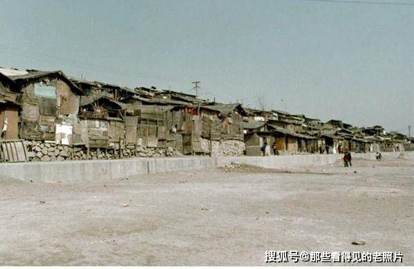 70年代汉城清溪川：从历史动脉到臭水沟的转变