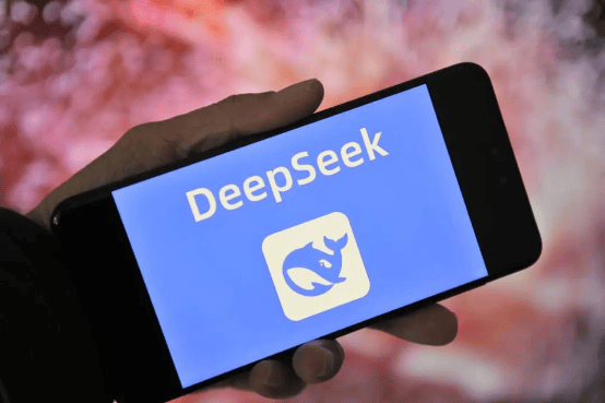 大厂接入DeepSeek，自己的大模型怎么办？