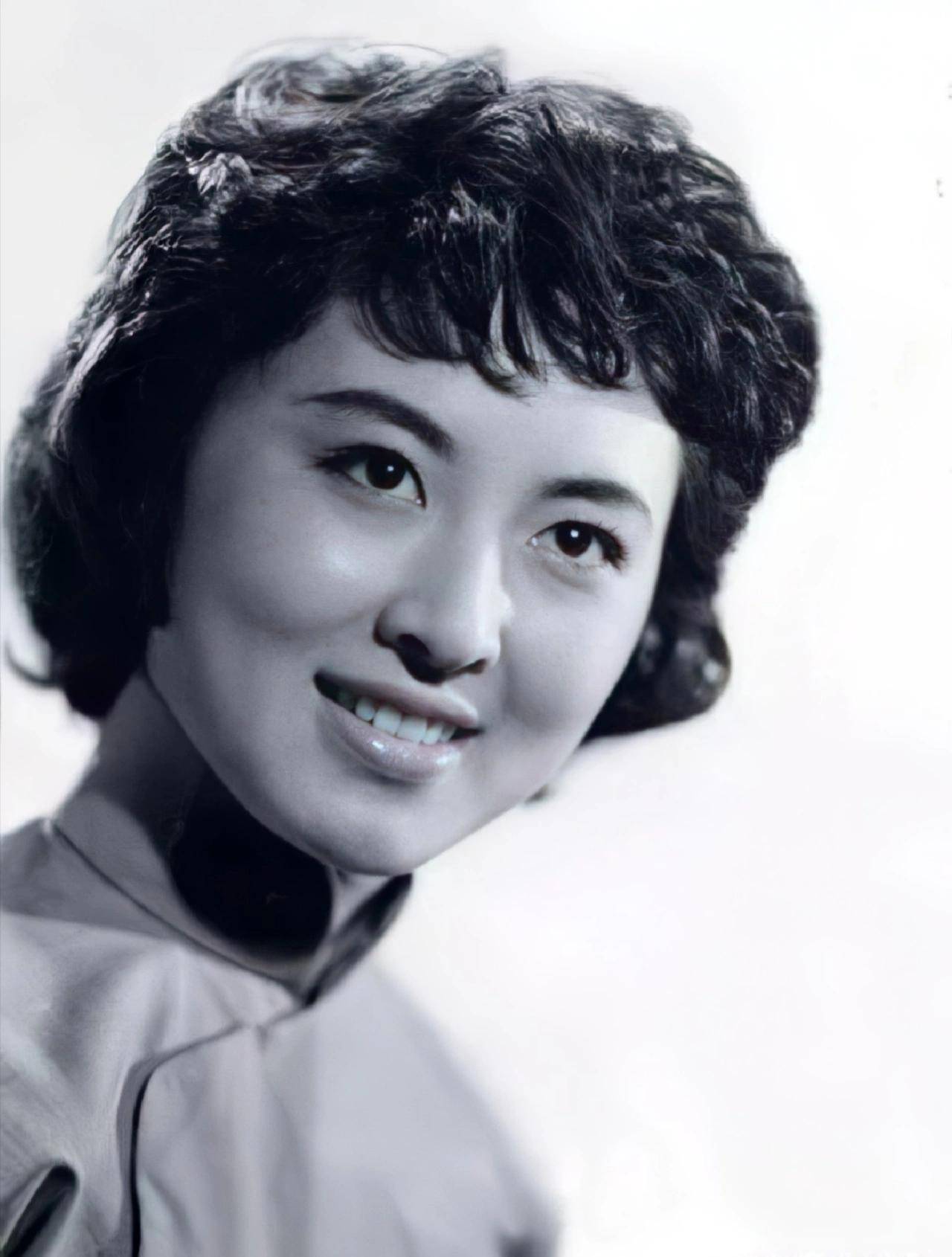 杨丽坤因长得太美遭到好姐妹迫害后半生凄惨爱情救赎了她