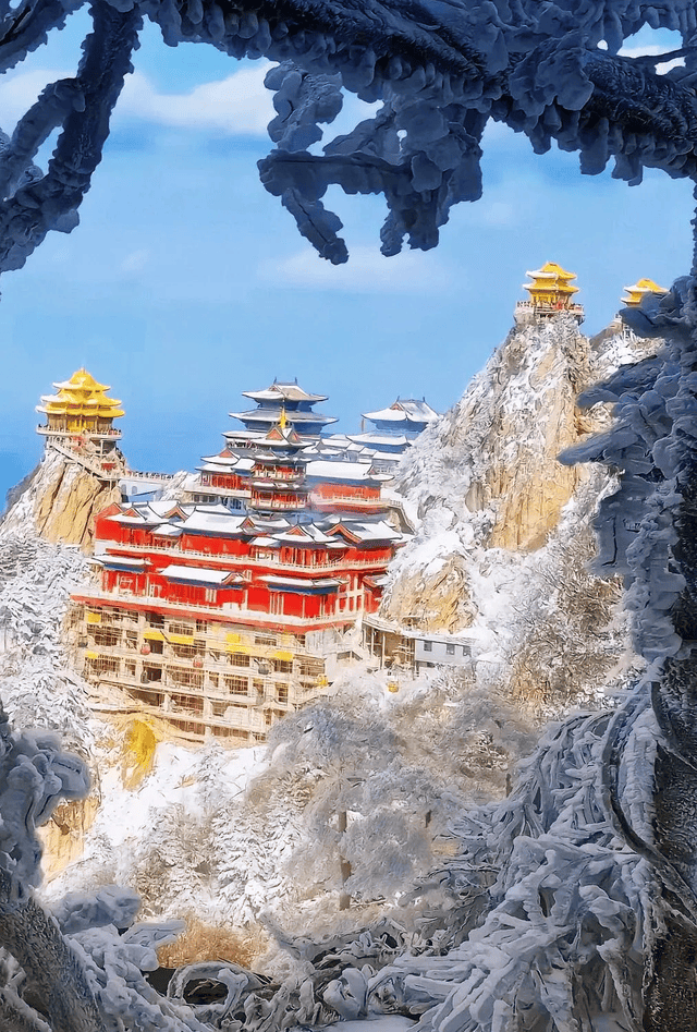 河南4月份旅游景点之洛阳老君山旅游攻略