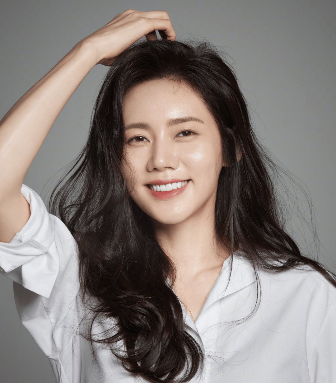 最惨浪姐秋瓷炫:17岁被抛弃,未婚生子婚礼下跪,丈夫让女邻居坐大腿