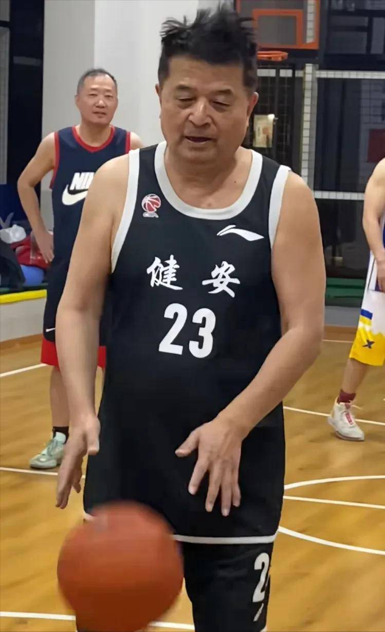 毕福剑近况再曝!脸上老年斑明显,头发凌乱,已从央视正常退休