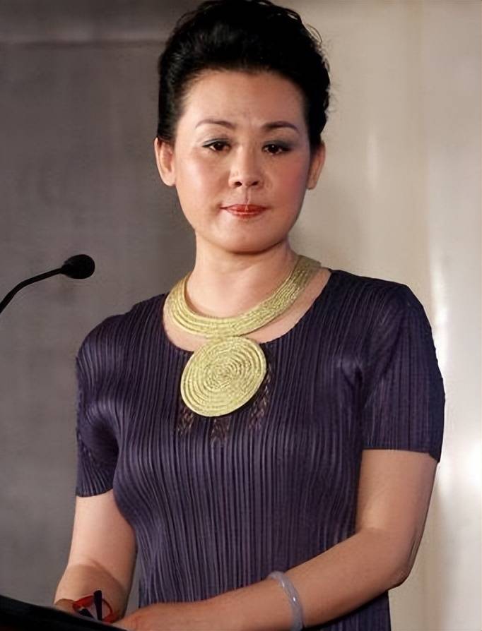 丛珊自曝旅居法国38年!背后原因惹人心酸,被称少东家曝显赫背景