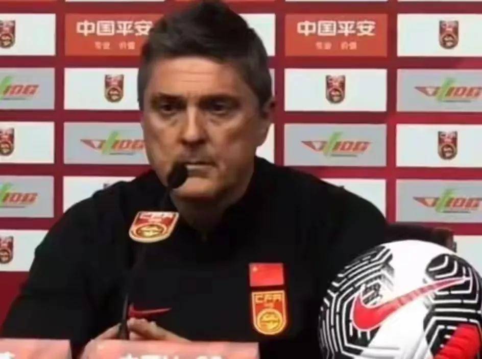 当初扬科维奇下课就欠妥当，现在喊伊万科维奇下课更是