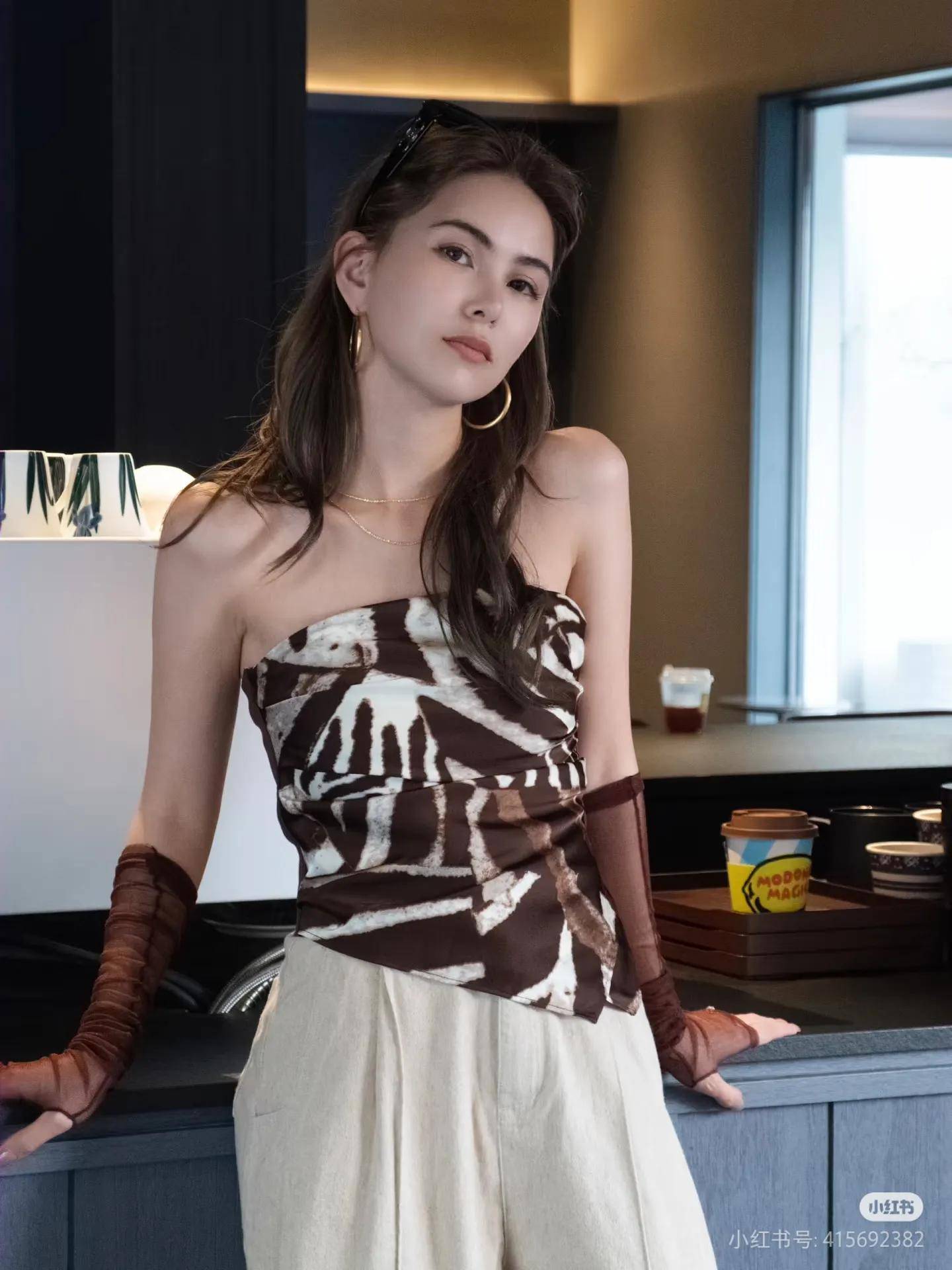 昆凌晒出自我最新写真照