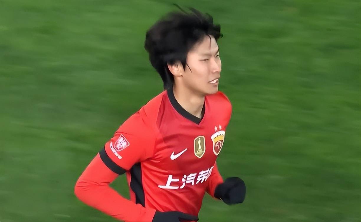 海港新赛季第3轮：李新翔一战成名，蒯纪闻黯然失色，3:3生死战，李新翔闪耀海港，蒯纪闻却坐冷板凳