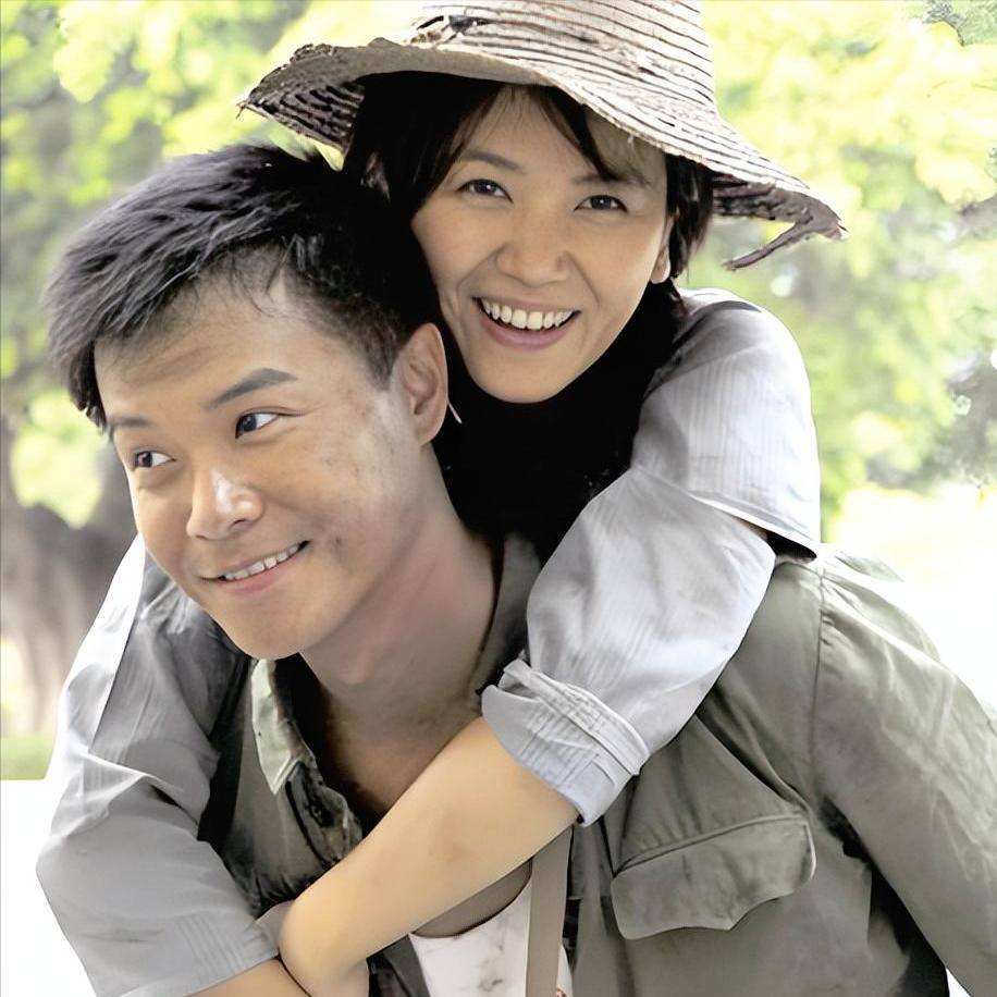 被称小刘涛,陈思诚的女神,王凯的绯闻对象,离婚后她独自带娃