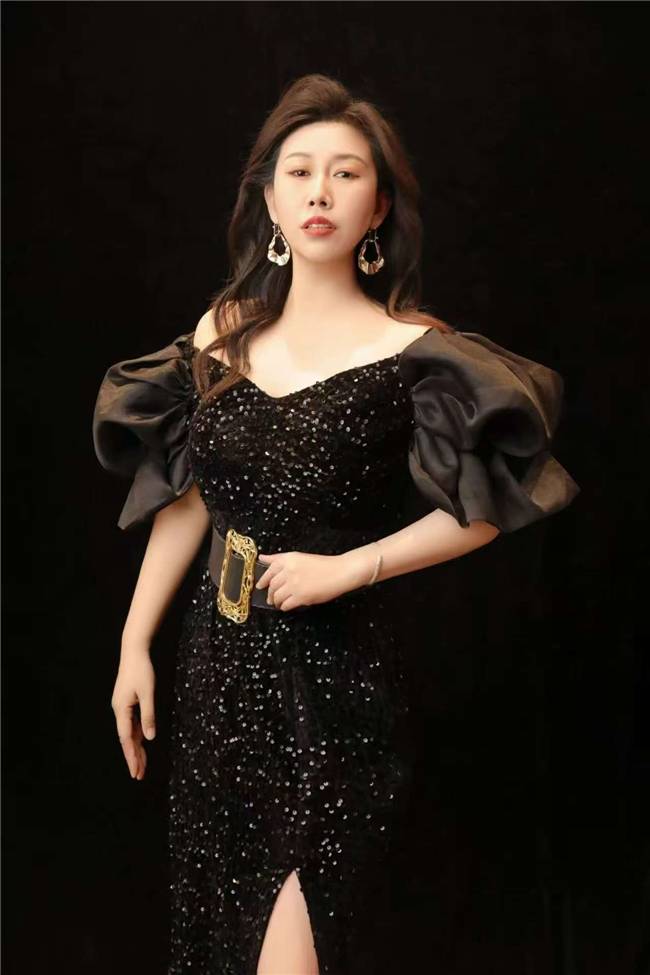 模特陈美含;颜值与实力并存,网拍界的璀璨新星