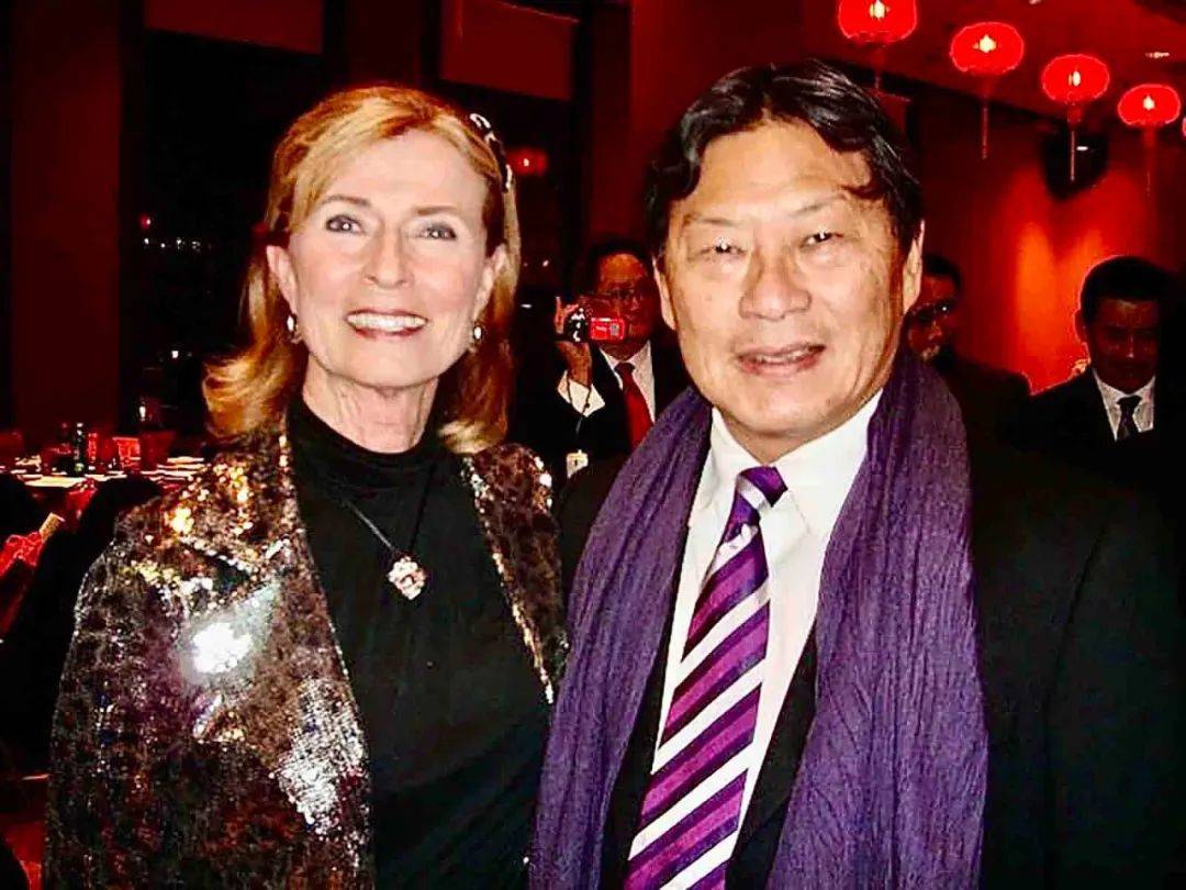 作者与李小龙夫人琳达·李《最后的门徒》不仅是一部名人回忆录,更是