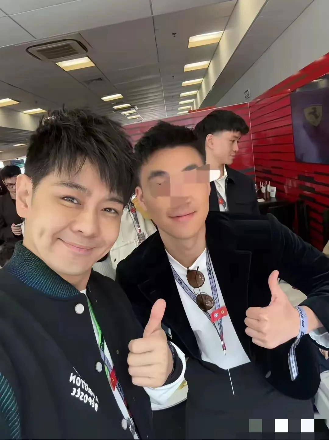 林志颖上海赛车场现身，51岁依旧青春洋溢