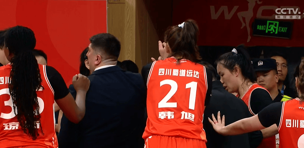 WCBA总决赛：四川女篮再败东莞，卫冕冠军陷入绝境
