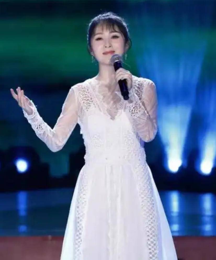 郭津彤:凭《星光大道》走红,嫁二婚云飞为妻,39岁活成家庭主妇