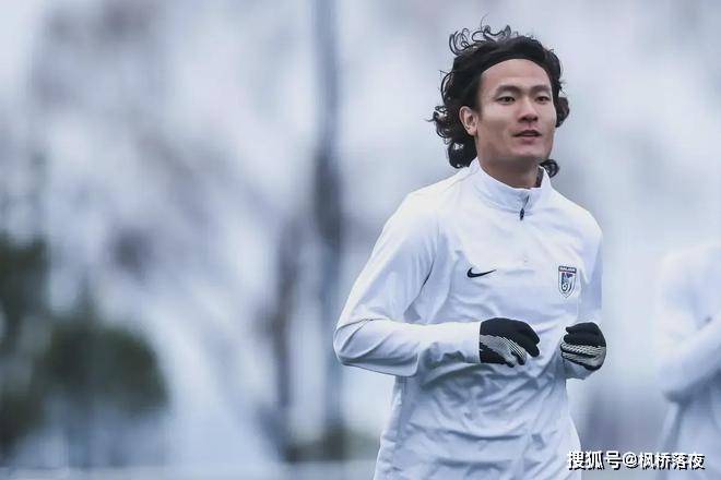 从中甲打工人到国足新希望：廖锦涛，中国足球的“黄金后腰”崛起