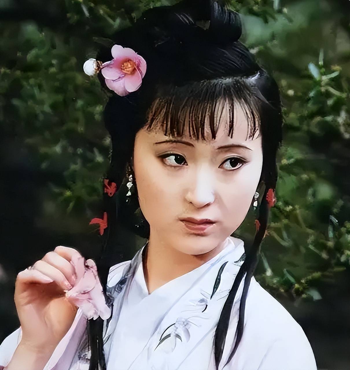 陈晓旭以气质超越皮相,用神韵塑造经典,成就永恒的林黛玉