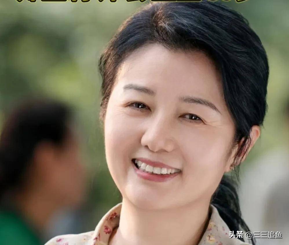 二人曾在电视剧中饰演母女,王丽云比她年长12岁,而当时的郑卫莉看起来