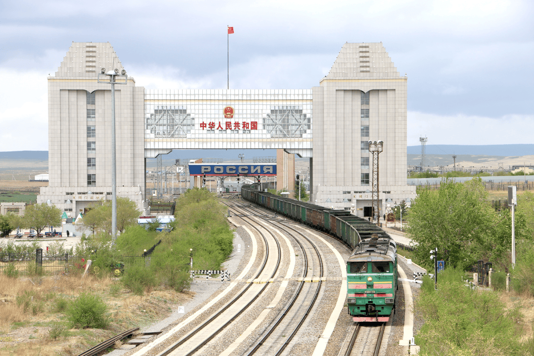 呼伦贝尔是中国唯一一个同时与俄罗斯,蒙古国接壤的地级市,历史上曾是