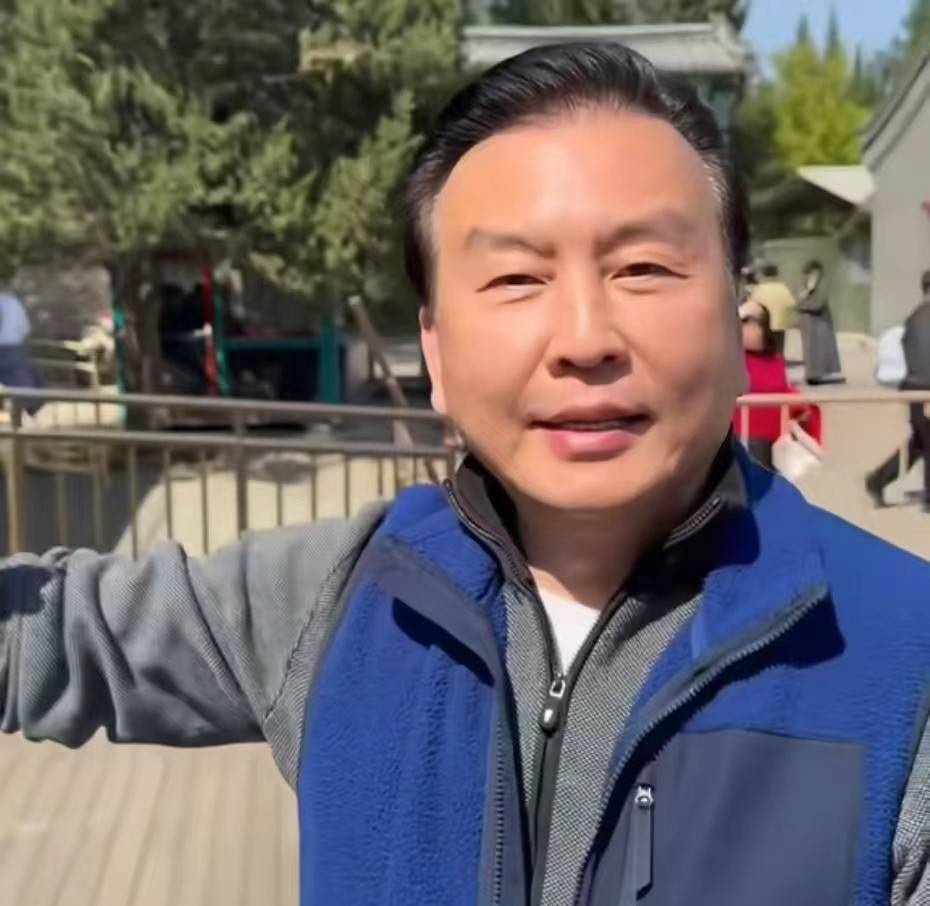 急速衰老认不出,妻离子散太可怜,60岁的张泽群已走上了另一条路