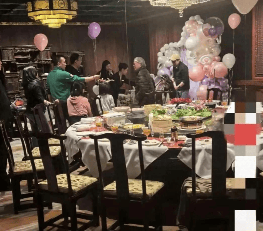 范玉梅：从平凡母亲到豪门背后的坚强支柱