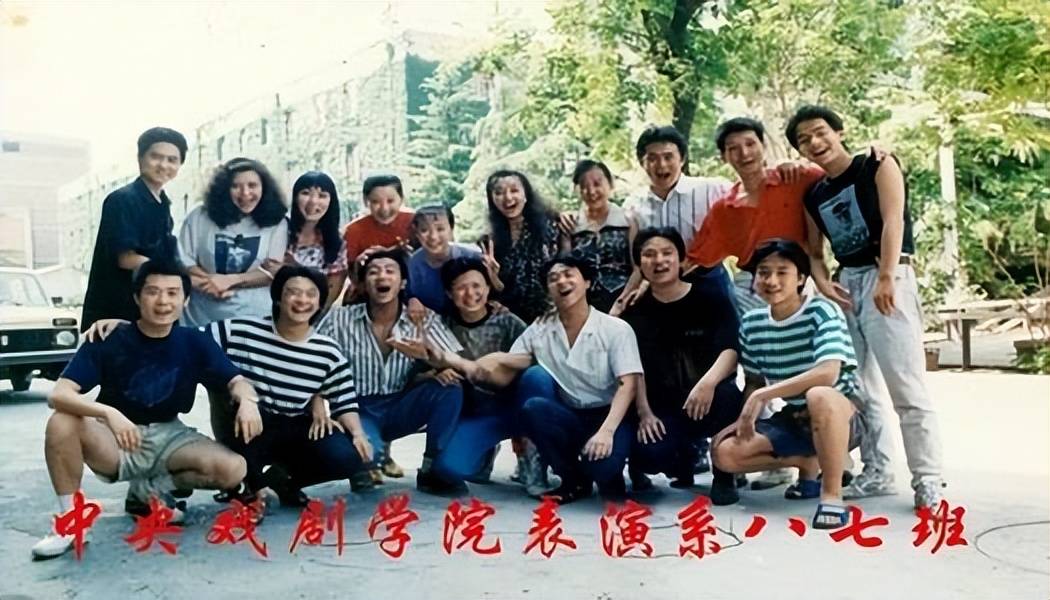 何冰:结婚几十年零绯闻!看看妻子是谁,就知道他为何不敢乱来了