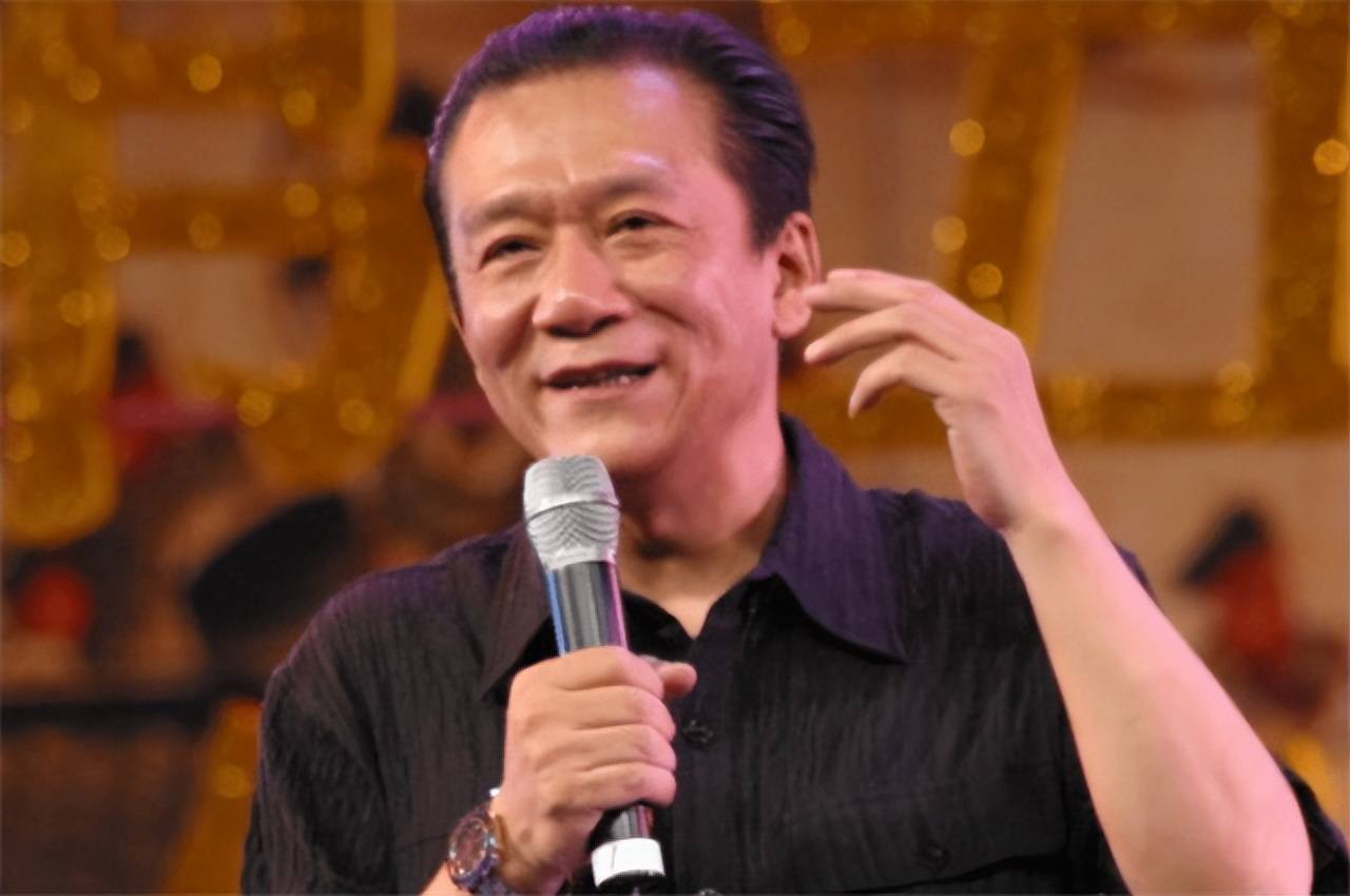 侯耀文离世18年,昔日小20岁娇妻,在嫁给师侄戴志诚后,过得好吗