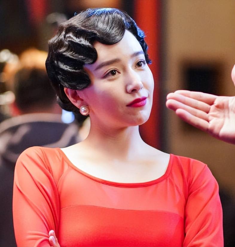 那时的余小晚自己也分不清,自己究竟爱的是肖正国还是陈山