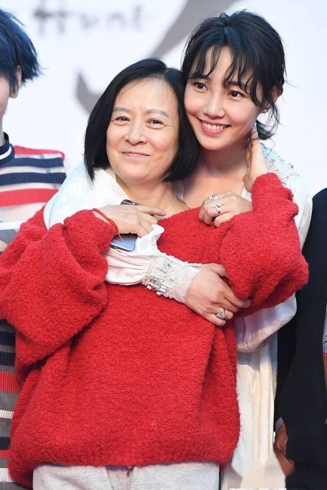 王京花:陈道明叫姐,身家过亿坐拥北京一条街,却捧不红自己儿子