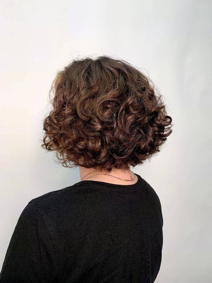 小卷短发:短发界的时尚新宠,魅力无限大揭秘