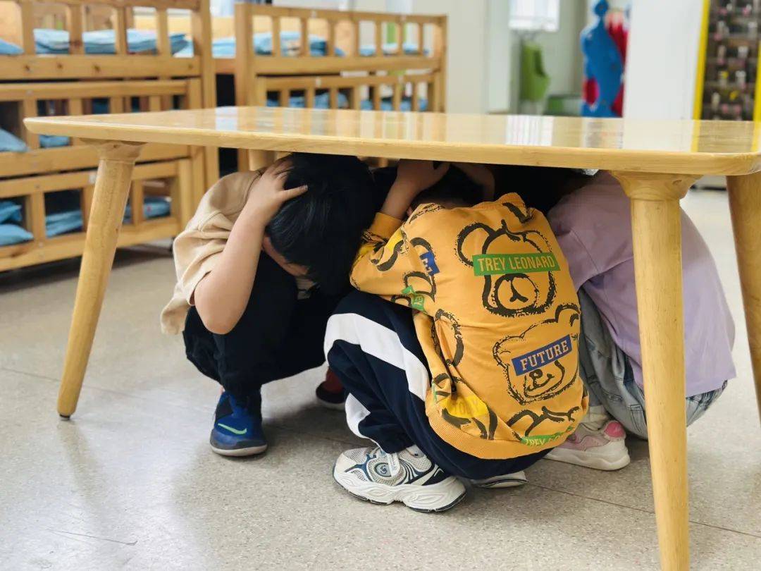 济南市育贤第二幼儿园开展防震应急疏散安全演练活动