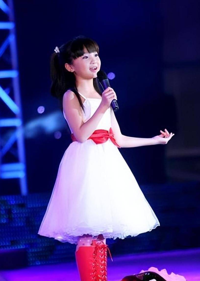 "第一童星"林妙可的惨淡毁灭史,她的故事远比你想象的恶劣