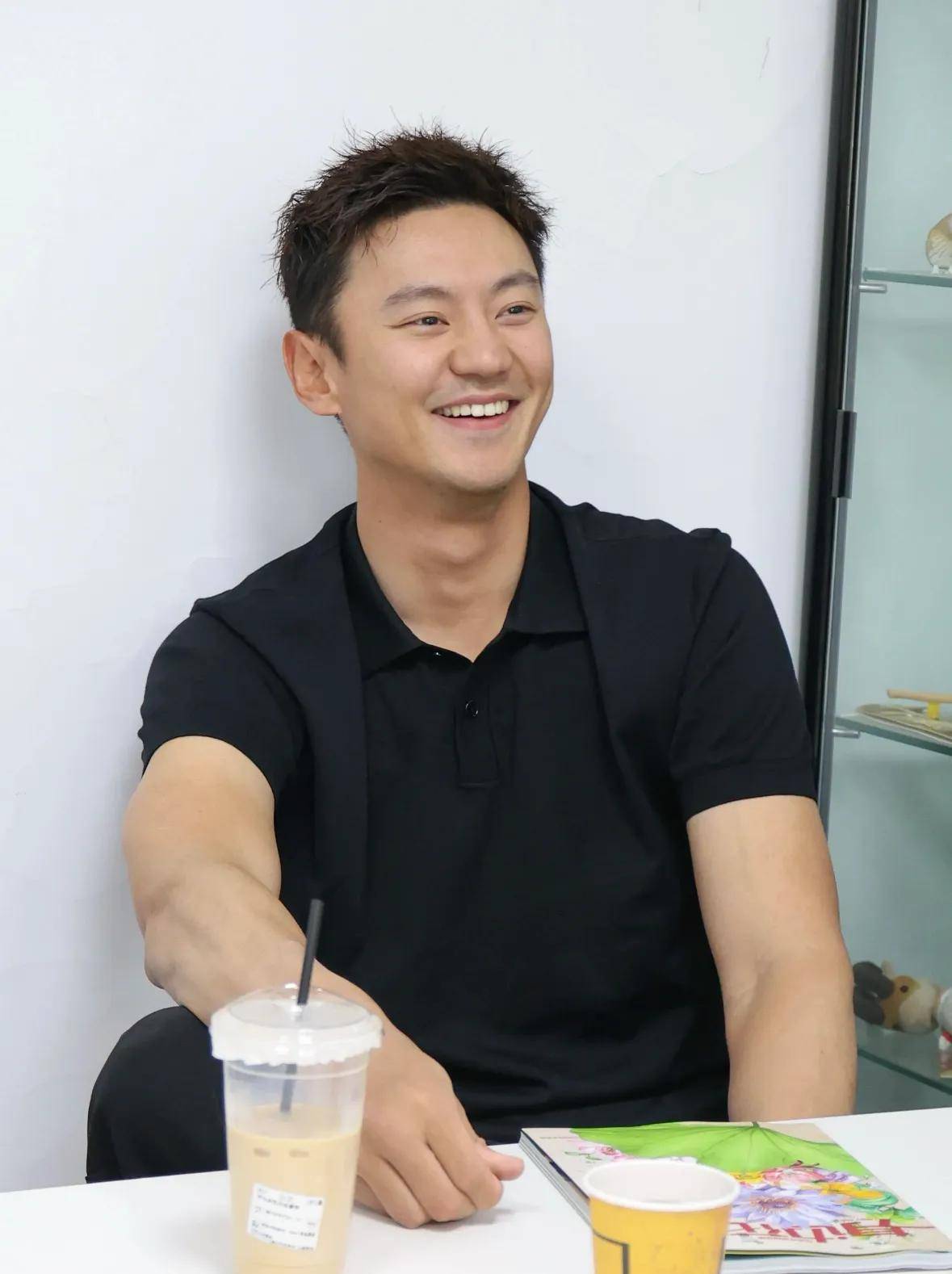 泳坛男神宁泽涛大变样,发福变憨厚壮汉,竟在家养蛇!