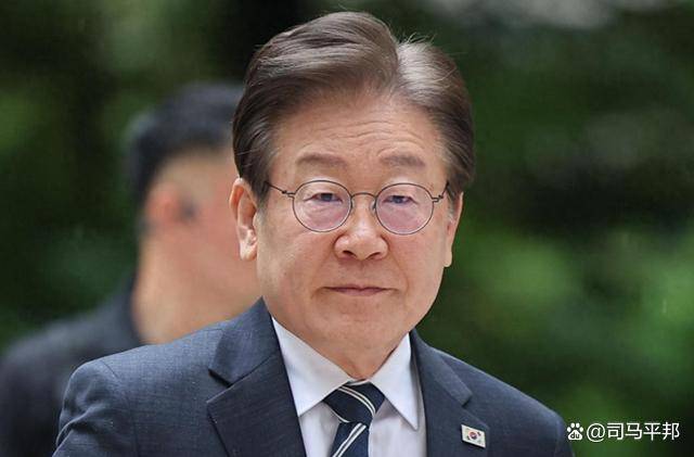 原创            金正恩思虑再三，红场阅兵还是不去了，但不忘给普京送上一份厚礼（金正AI教育平台）