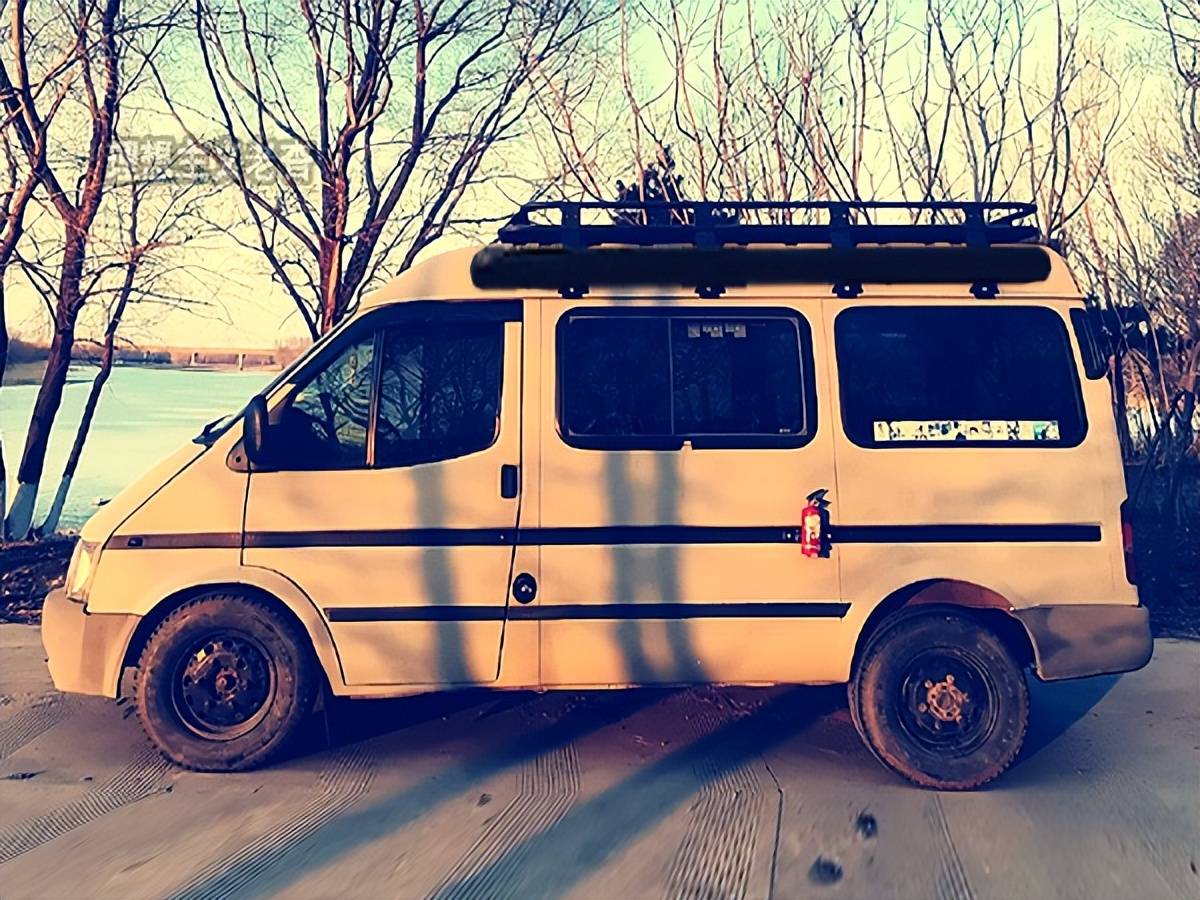 古色古香,经典福特全顺改装怀旧床车,自定义露营车更是别有风味
