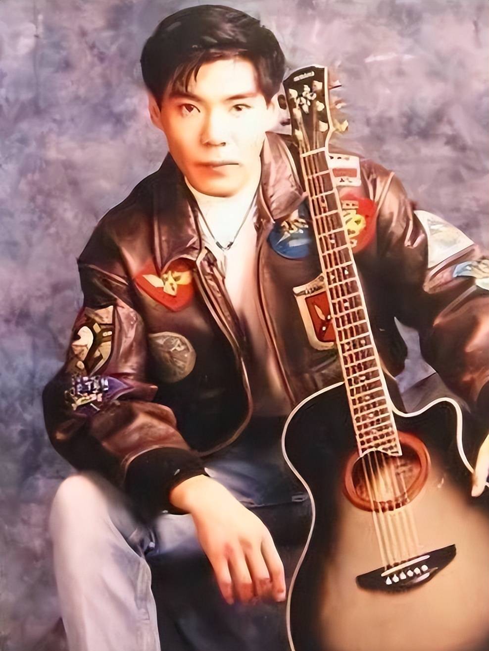 屠洪刚亲生母亲揭晓!她唱的歌家喻户晓,难怪儿子成名