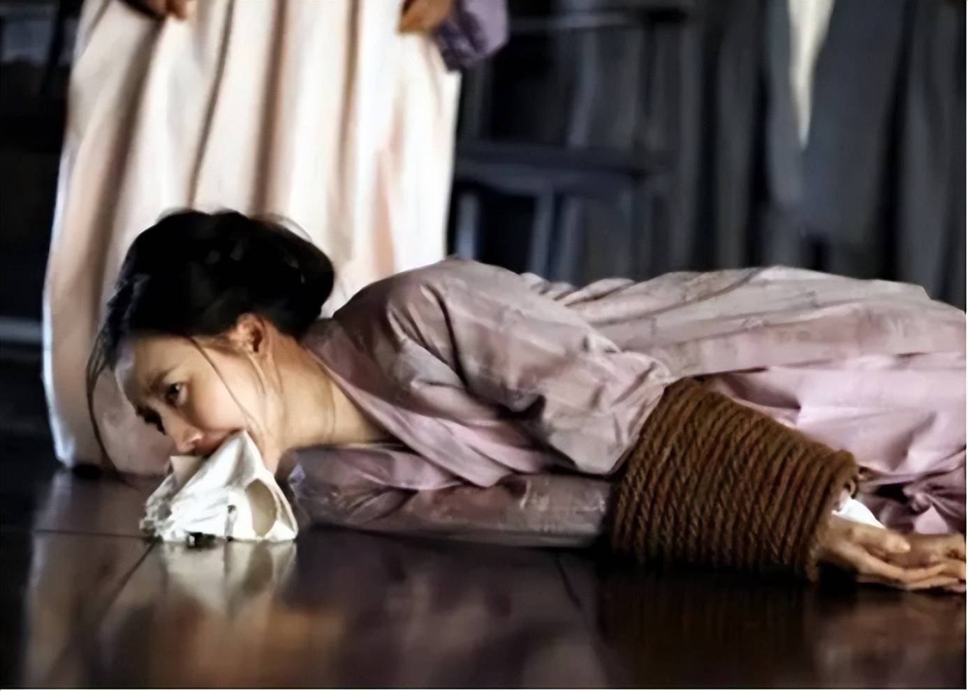 古代有种刑罚叫"虎豹嬉春",专门针对女性,不致死却非常折磨人