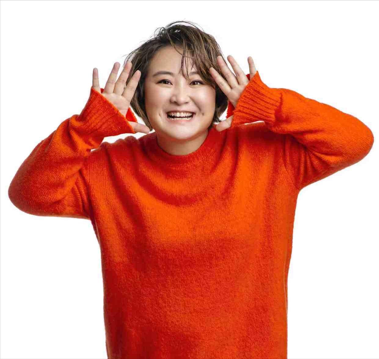 43岁贾玲最新近照曝光,冯巩眼光独到,这步棋太妙!