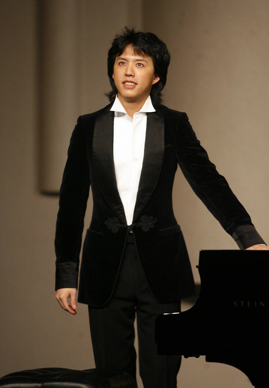 李云迪现状:43岁满面沧桑,暴瘦神似金星,在日本演出很受欢迎