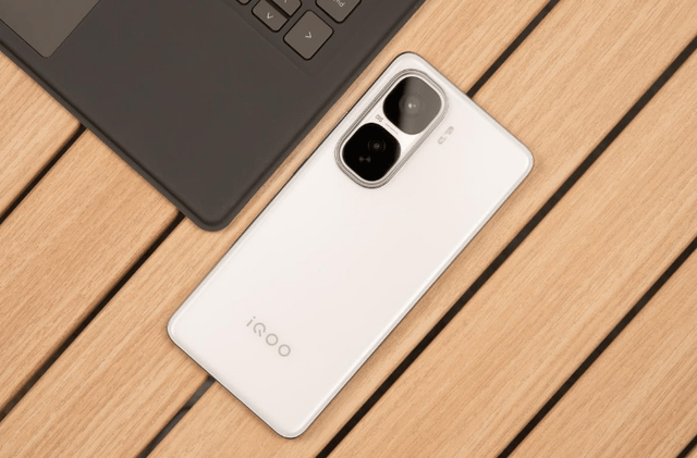 iQOO Neo10 Pro+手机发布：内置6800mAh电池！ 
