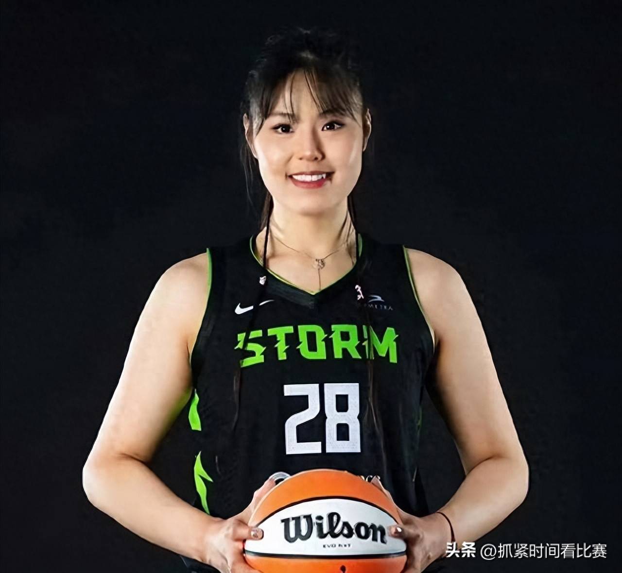 李月汝WNBA逆袭之路：中国女篮新星助风暴队夺首胜