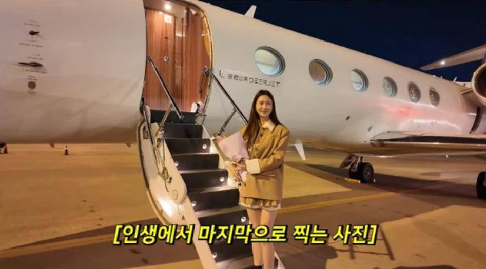 韩国知名女星第一次坐专机回韩国,出场30分钟200亿韩元销售额 插图4 韩国知名女星第一次坐专机回韩国,出场30分钟200亿韩元销售额 插图4