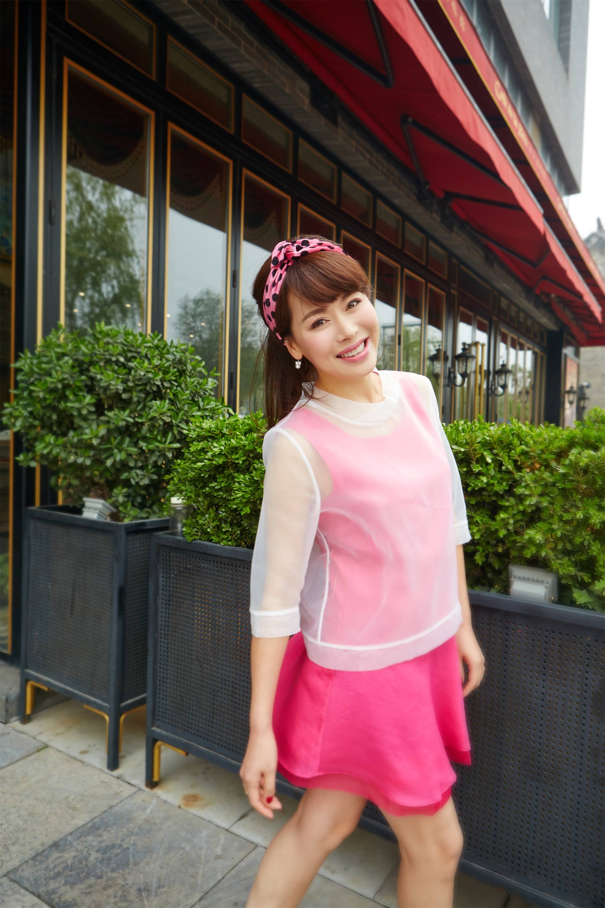 田慧近况:定居泰国豪宅生活,52岁身材火辣,享受单身时光