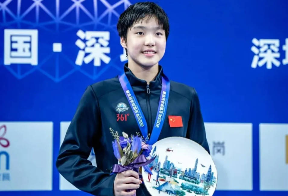 12岁天才少女于子迪再夺全国游泳冠军，400米混合泳破PB，未来可期