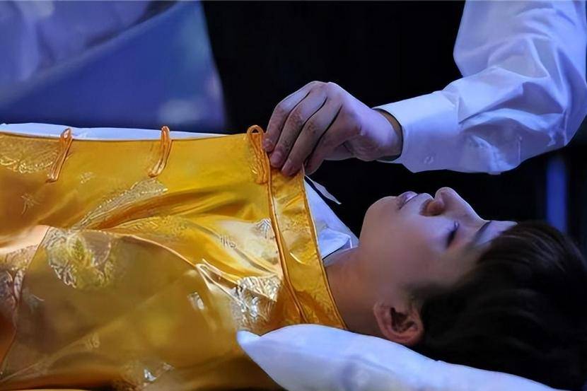 为啥不能睡死人生前睡过的床?并不是迷信,越亲近越要忌讳!