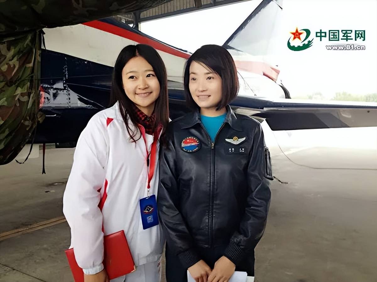 原创2016首位歼十女飞行员余旭因公牺牲36万崇州百姓夹道相送