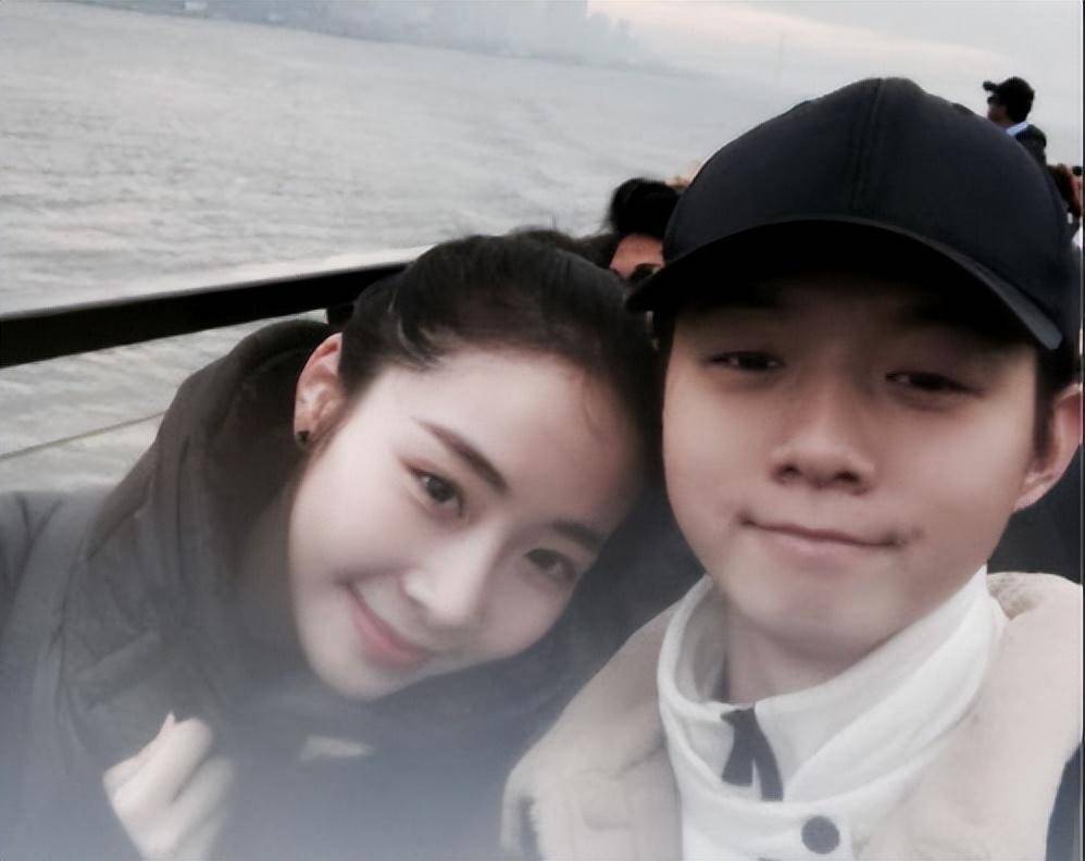 把前女友送进监狱后,霍尊迎来了才貌双全的新女友,颜值比陈露高