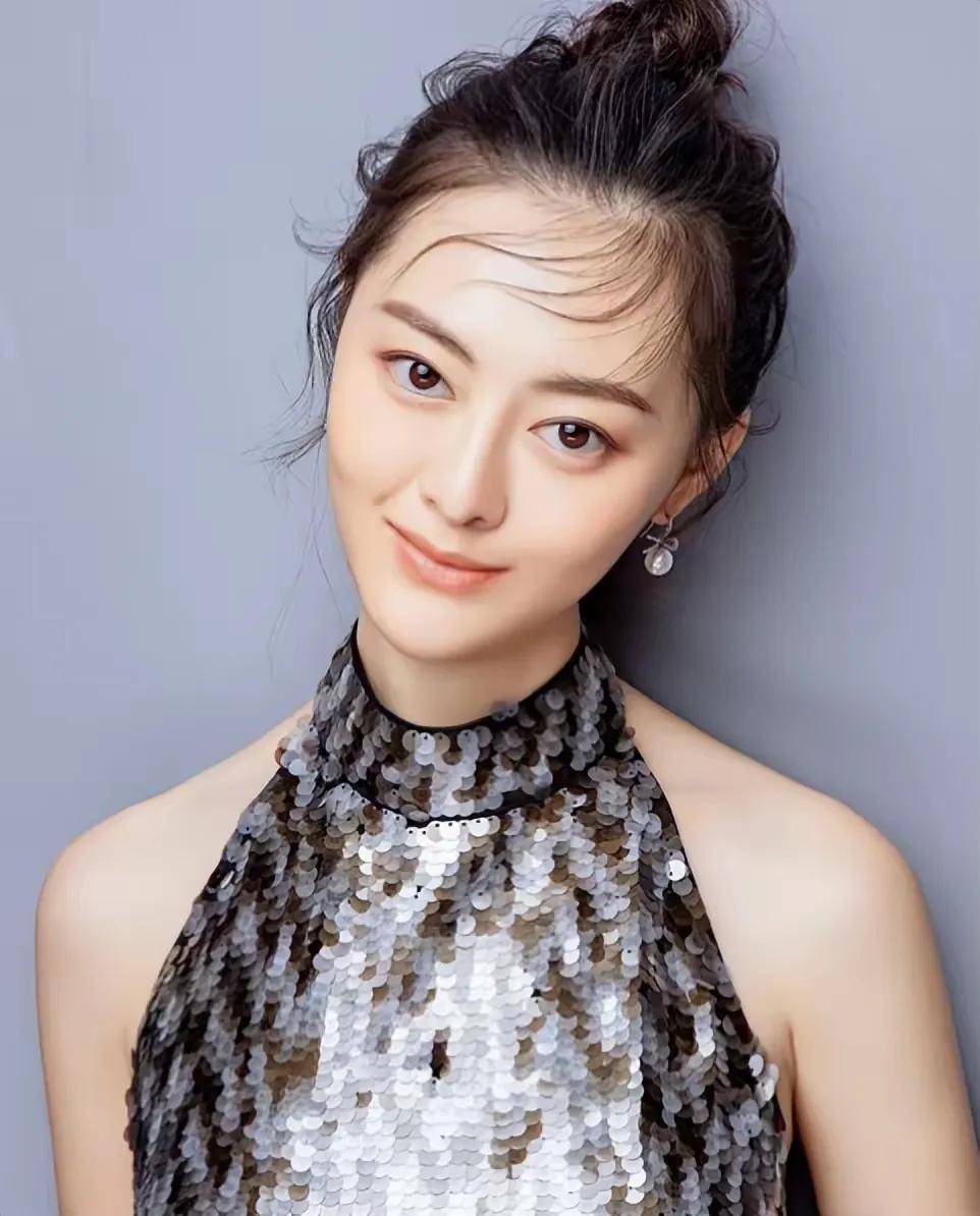 陈道明之女陈格:40岁不拼爹不炒作,活成娱乐圈最争气星二代