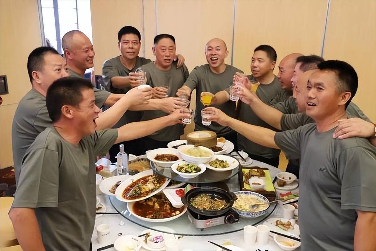 一些老兵赞同战友聚会,真的要组织聚会的话,一定要先定好调子