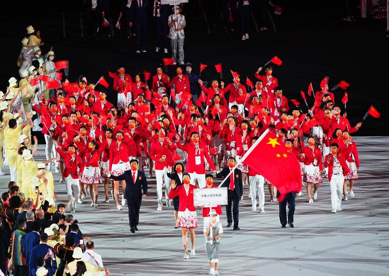 高达94%的中国运动员在升国旗的那一刻全程跟唱国歌,相比于东京奥运会