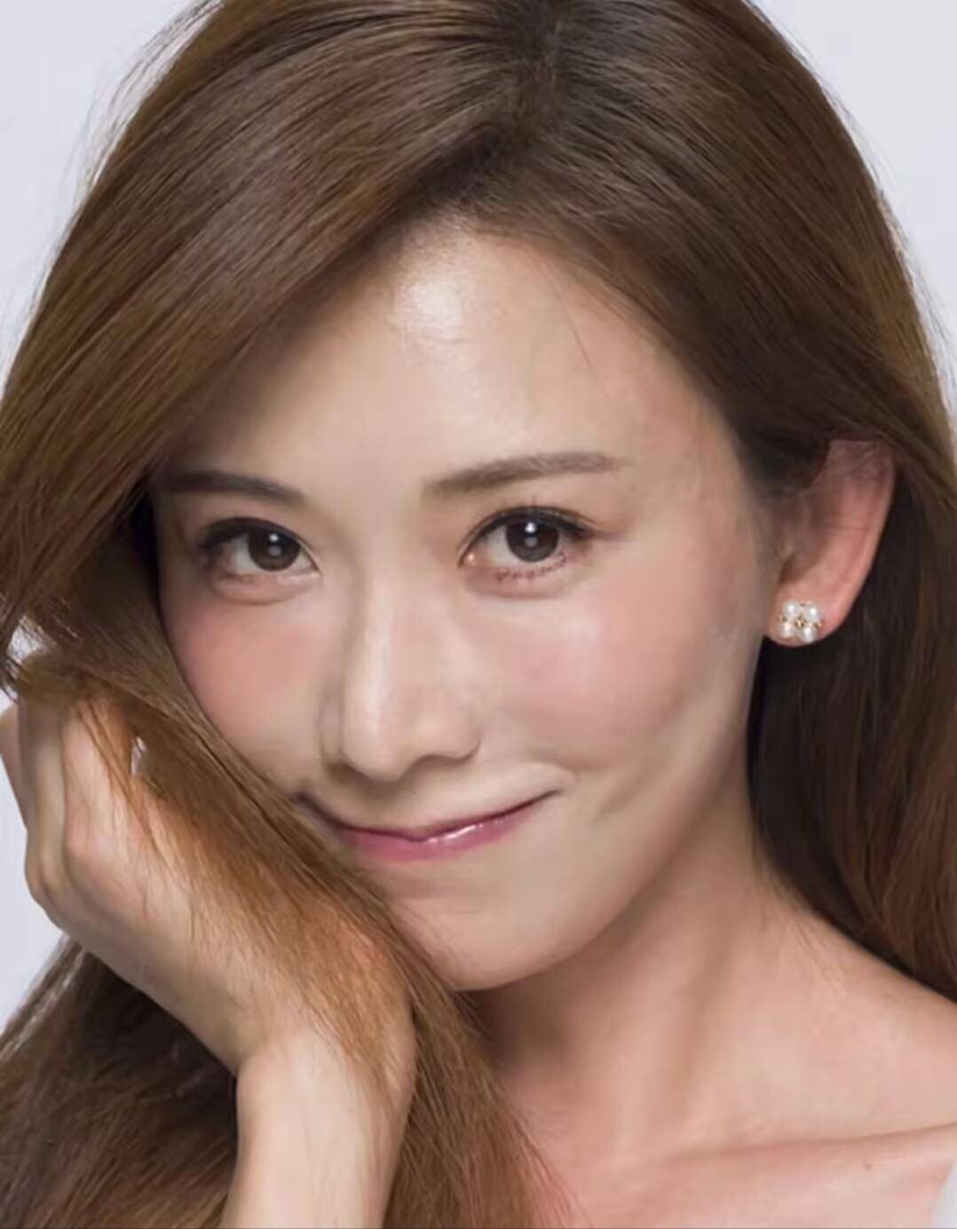 林志玲参加戛纳晚宴,面露凶相,瘦到脱相 腋下松垮 用力过猛凹造型